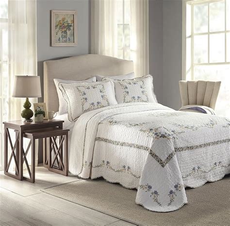 queen bedspreads on sale amazon
